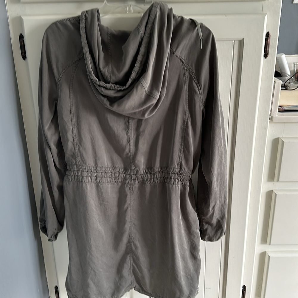 Lululemon olive green lightweight jacket size 8